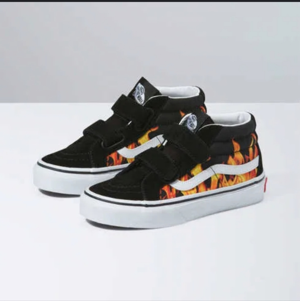 New (no box) Vans Sk8-Mid Reissue V with velcro hook & loop. Sz 6.5.